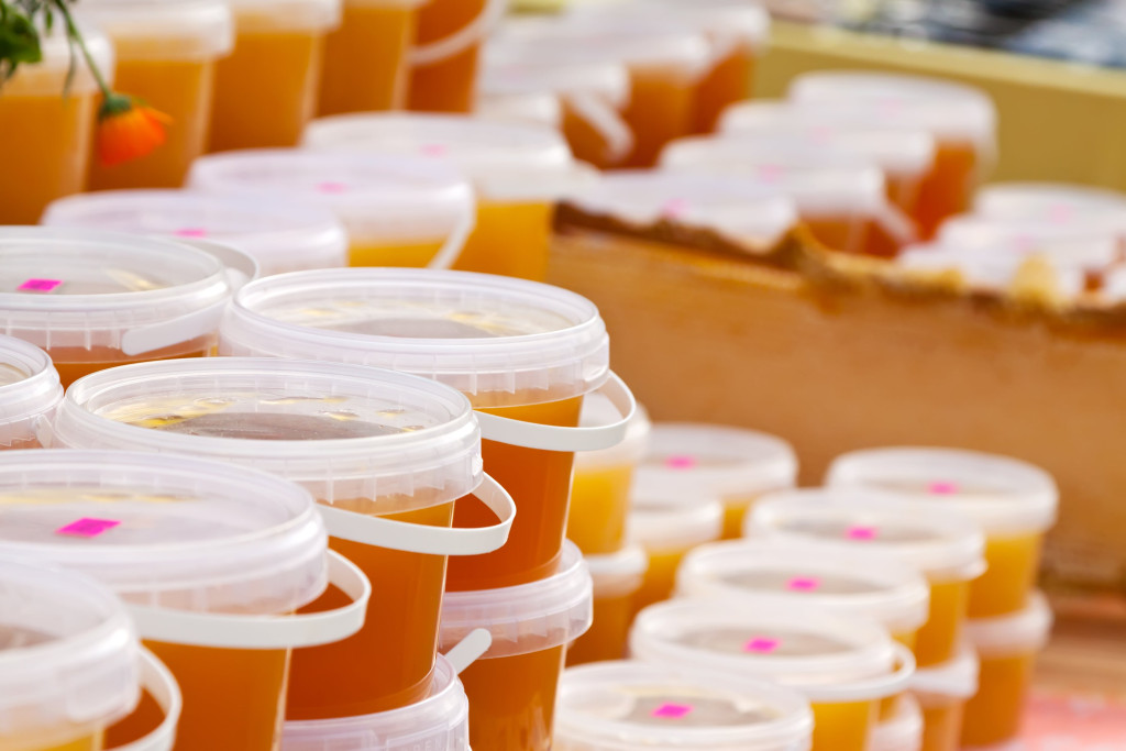 Miel local vs. Miel importé : Pourquoi la traçabilité devient elle un enjeu ?